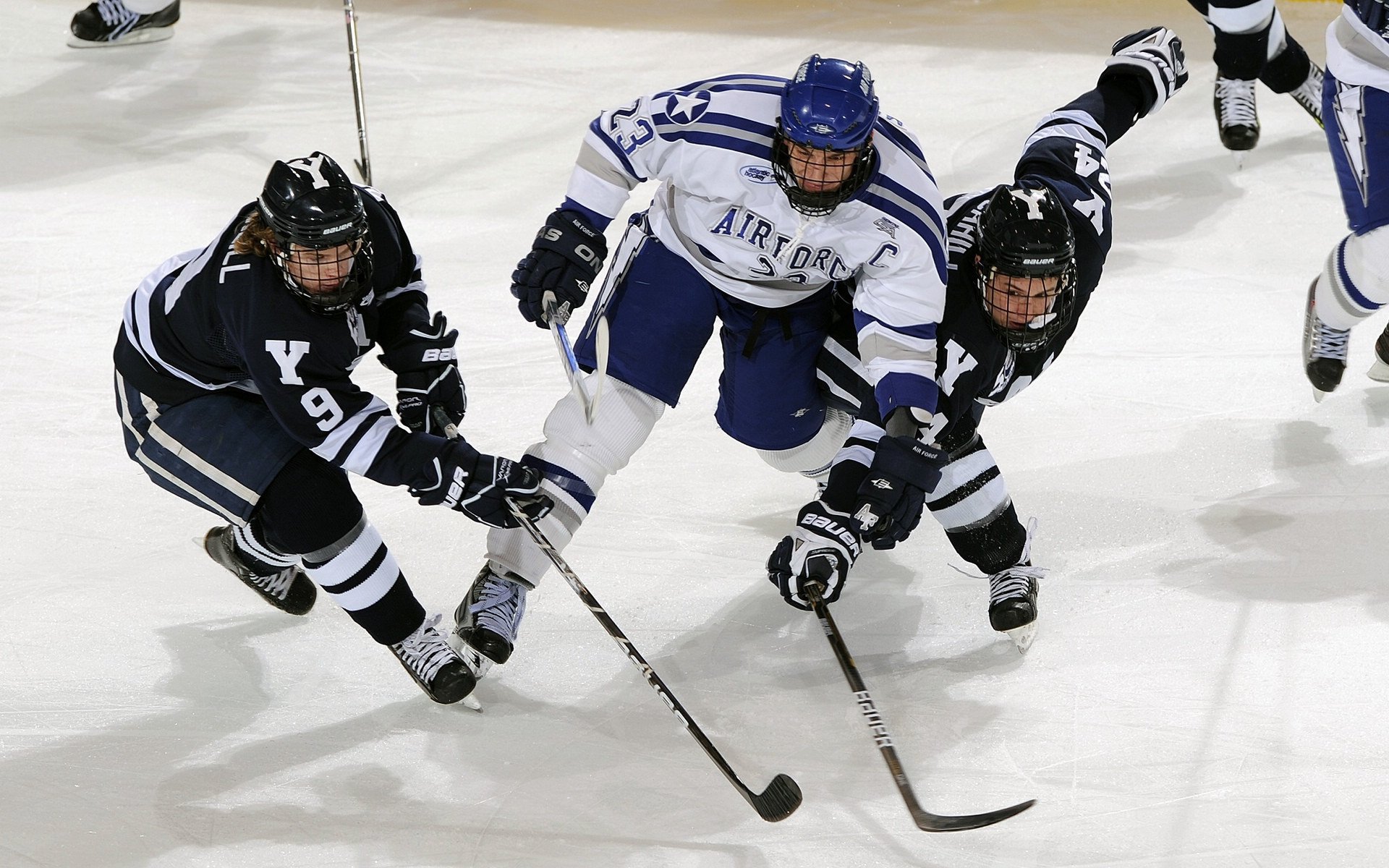 国足队长领导力与场上执行力关系分析，国足队长是